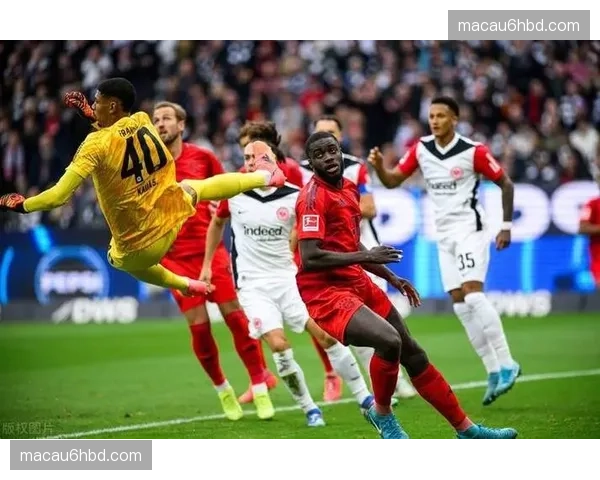 欧冠资格争夺陷入混战 四队分差紧咬竞争激烈